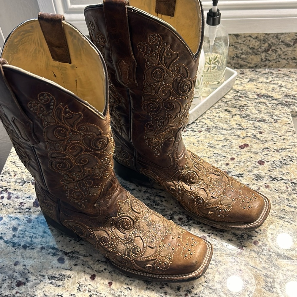 Beautiful copper and brown corral boots 8.5 womens